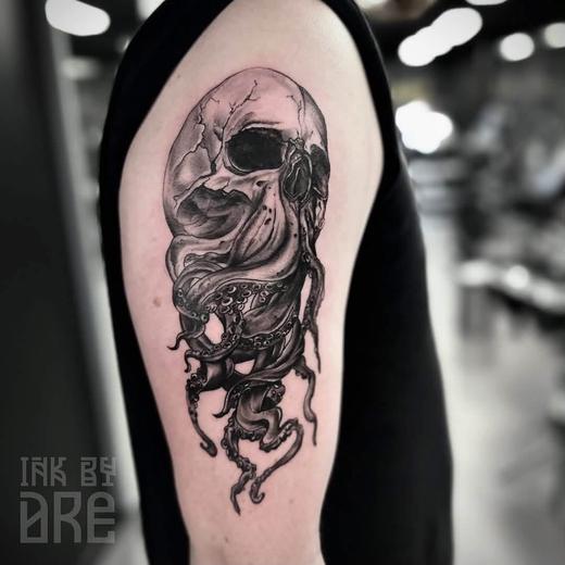 Tatovering udført hos Raven Ink